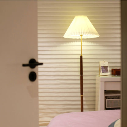 Zeitgenössische Stehlampe mit plissiertem Schirm
