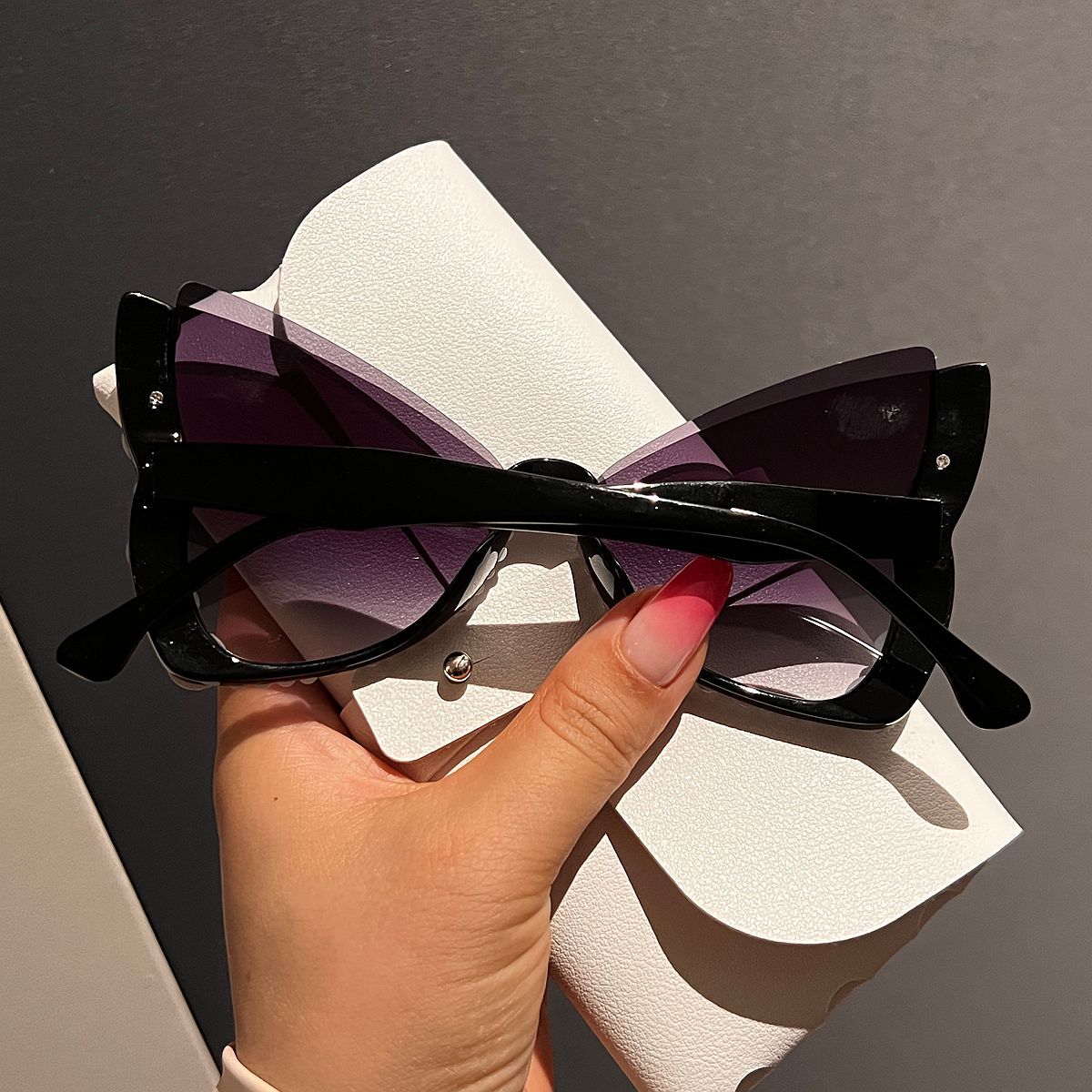Damen auffällige Sonnenbrille mit Perlenverzierung Brehn