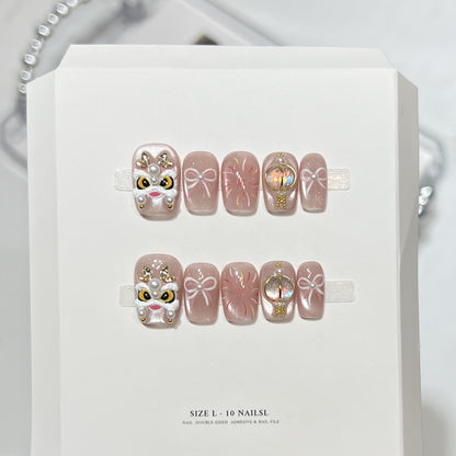 Künstlerisches Press-On-Nagelset mit elegantem floralen Design Brehn