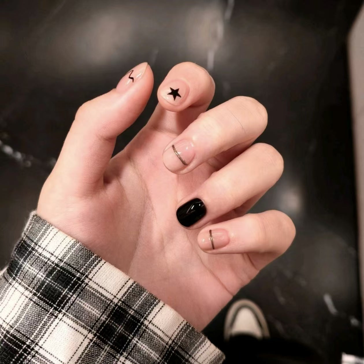 Trendige Grafik Nagelkunst Set Brehn