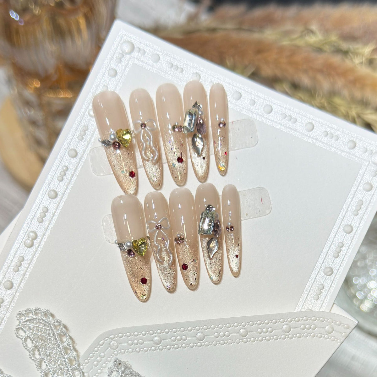 Dekoratives Stiletto-Nagelkunst-Set mit Edelstein-Akzenten Brehn