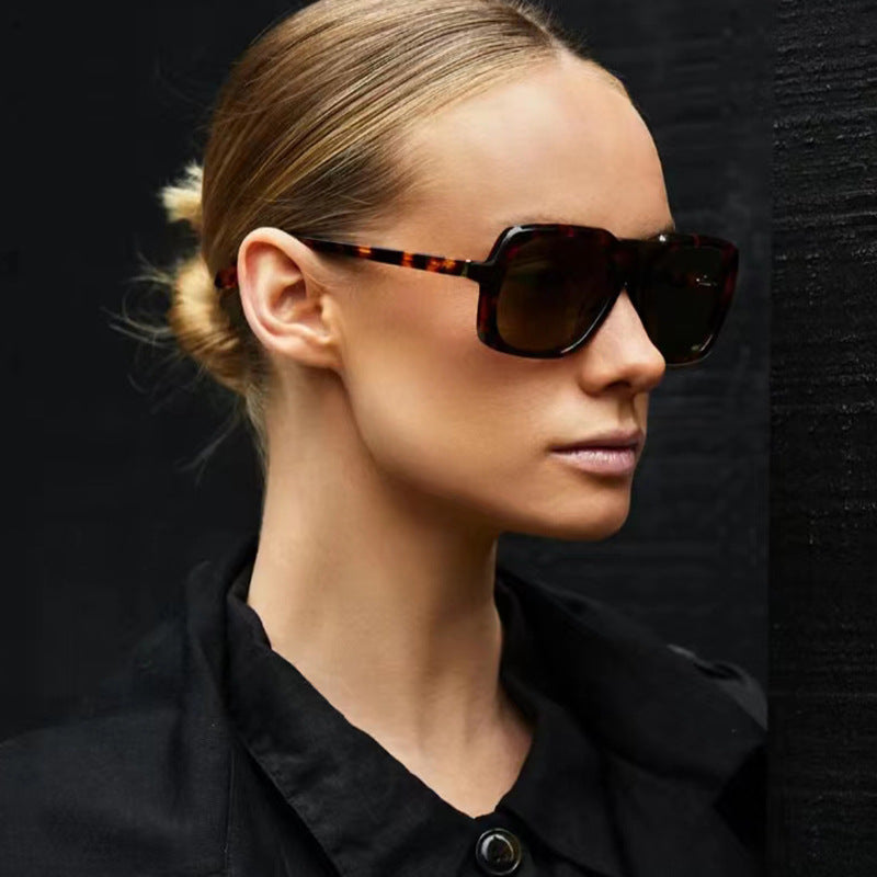 Damen außergewöhnliche Sonnenbrille im modernen Tierdruckdesign Brehn