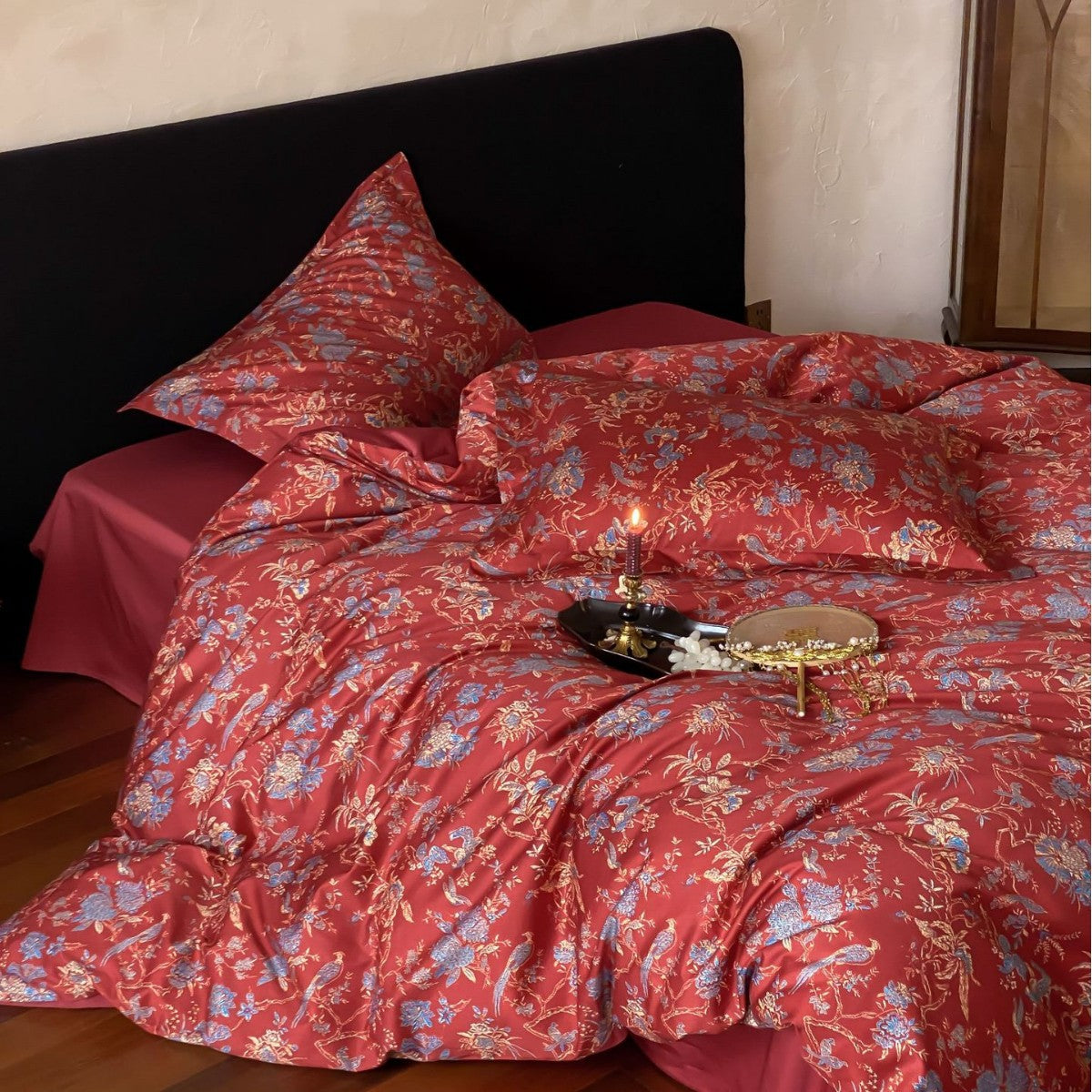 Premium-Baumwollsatin-Bettwäscheset mit floralem Jacquardmuster und Wendekissenbezügen