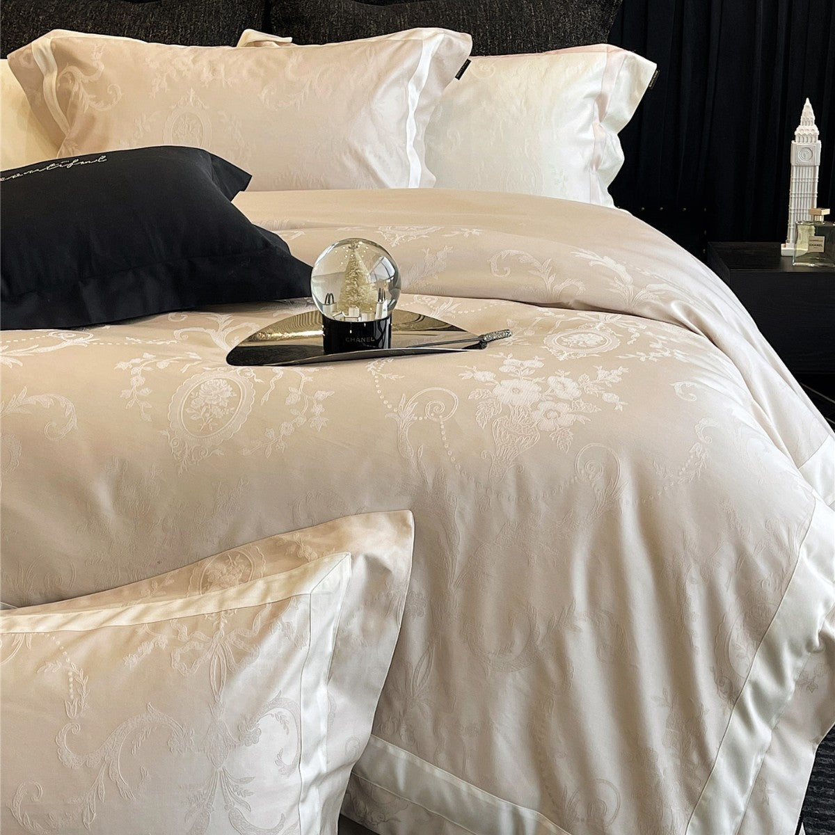 Jacquard Damast Bettwäsche Set mit Satin Paspelrand und Kissenbezügen