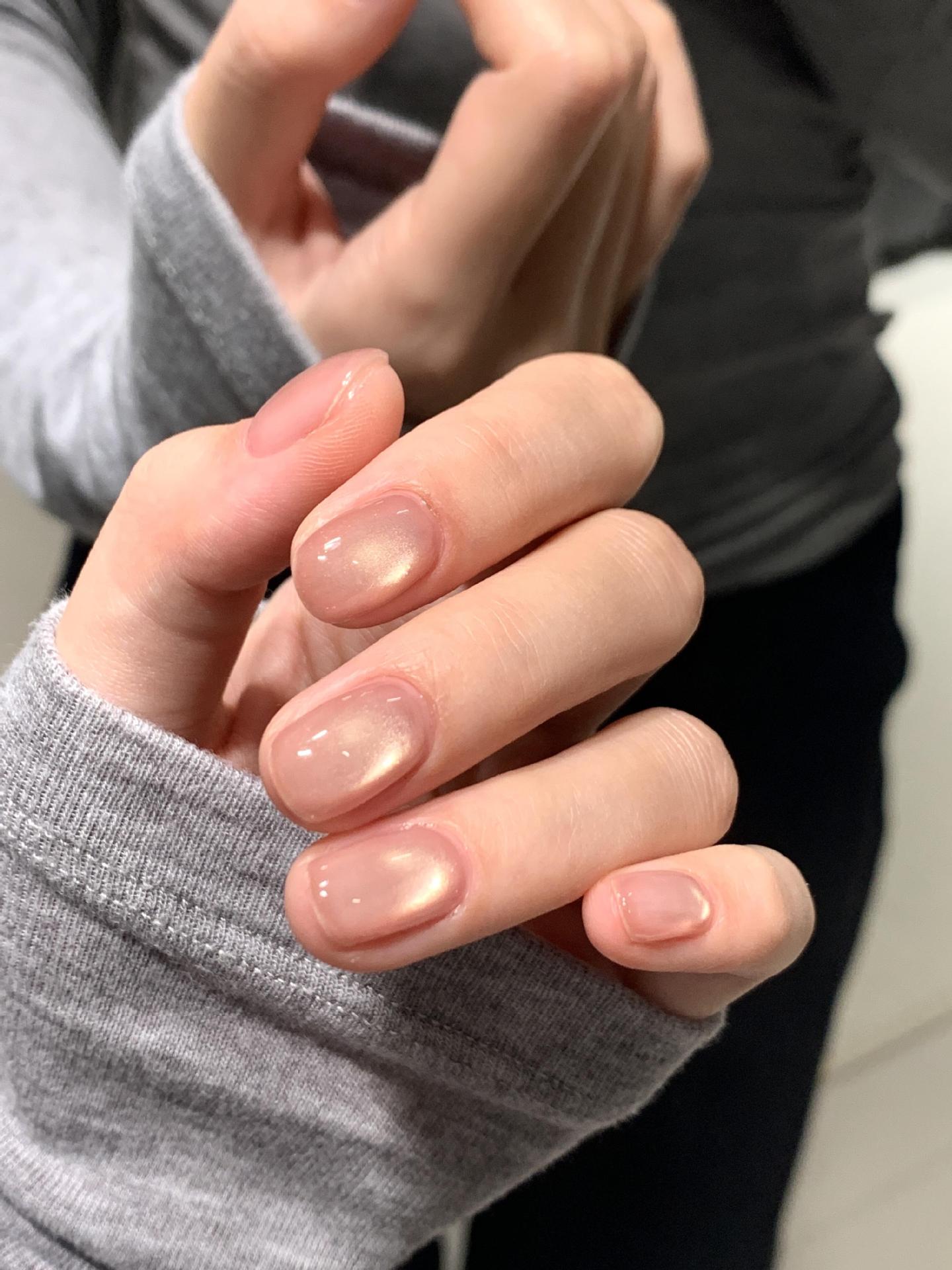 Glänzende Kunstnägel mit Natürlichem Effekt Brehn