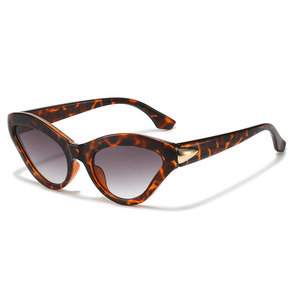 Vintage Cat-Eye Sonnenbrille mit luxuriösen Details Brehn
