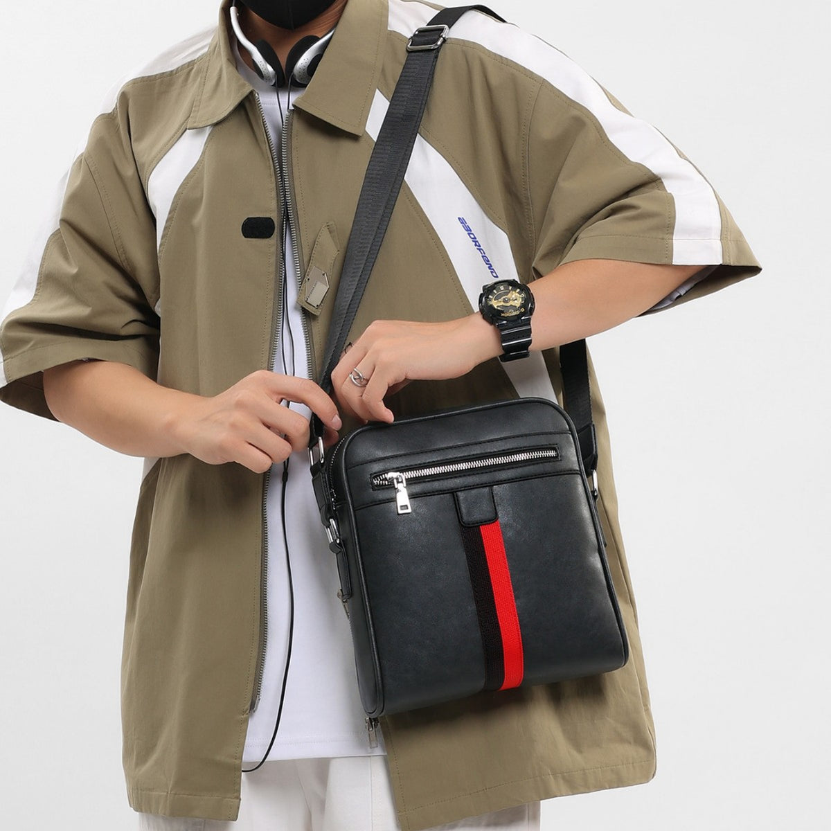 Trendige strukturierte Crossbody-Tasche