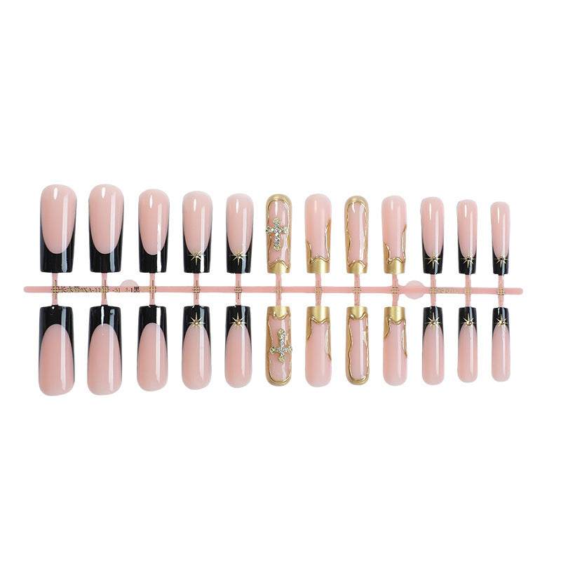 Kunstnagelset mit elegantem Schwarz-Blush-Design und 3D-Akzenten Brehn