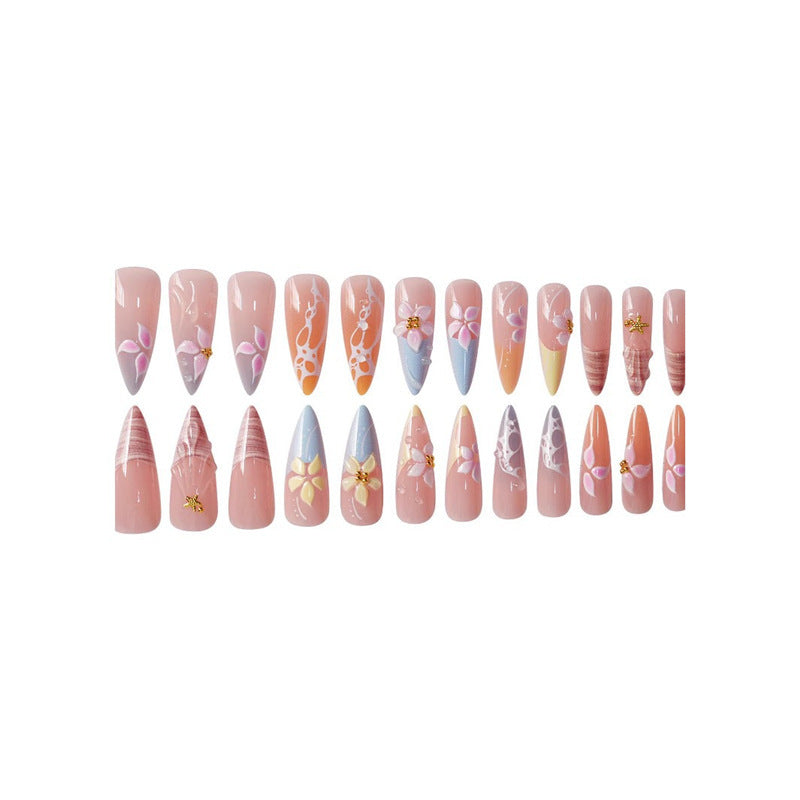 Künstlerische florale Nagelerweiterungen Brehn