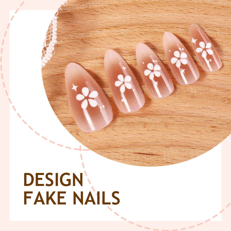 Kunstnagelset mit zarten Blütenmotiven Brehn