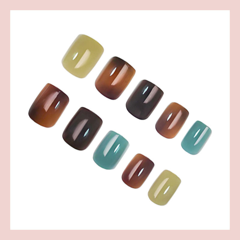 Künstliche Fingernägel mit elegantem Ombre-Effekt Brehn