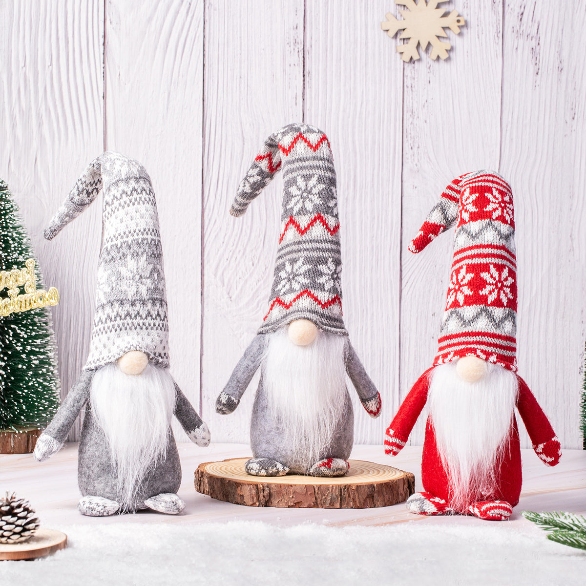 Dekorative Weihnachtsgnom mit gestricktem Hut Brehn