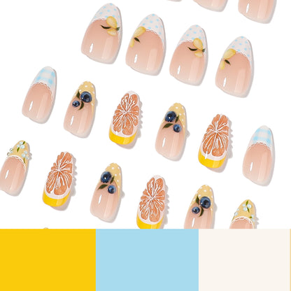 Kunstvolle Nagelverlängerungen mit kreativem Floral-Design Brehn