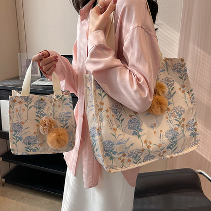 Blumenverzierte Tasche