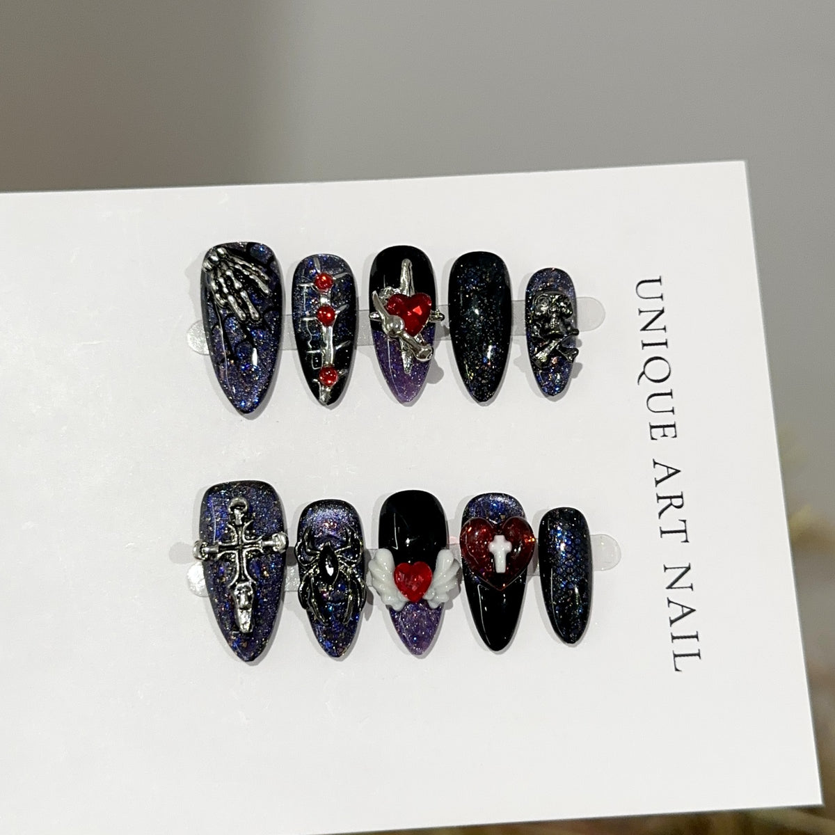 Gothic-inspirierte dekorative Press-On-Nagelkunst-Set