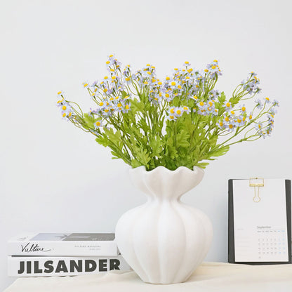 Realistische gelbe Wildblumenstiel