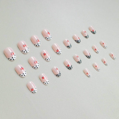 Kreatives Marienkäfer-Akzent-Nagelkunst-Set