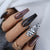 Künstlerische Stiletto Press-On Nagelkunst mit Zebra-Druck Brehn