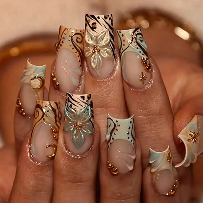 Kunstnagelset mit eleganten floralen und geometrischen Akzenten Brehn