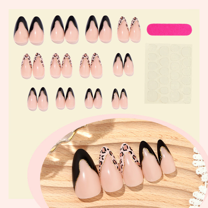 Stiletto Press-On-Nagelset mit kreativem Leoparden- und glänzenden schwarzen Akzenten Brehn
