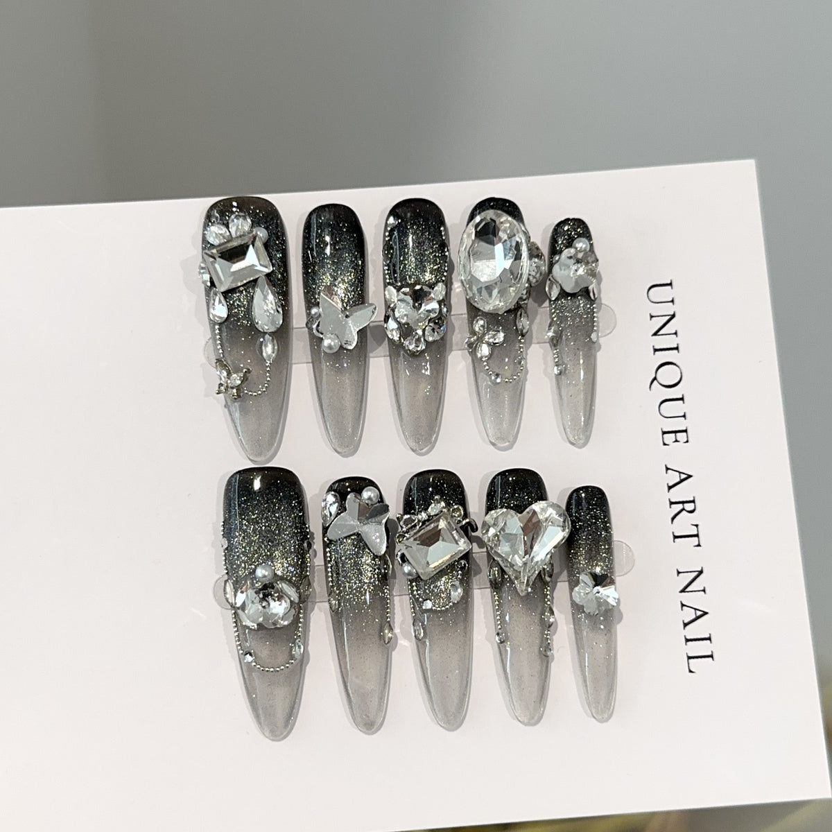 Glamouröses Stiletto Press-On Nageldesign-Set mit Kristallakzenten