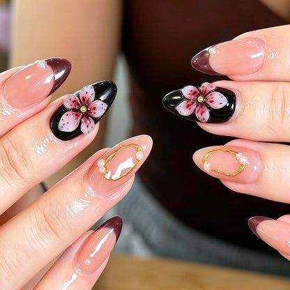 Kunstnagelset mit eleganten Blüten- und Glitzerdetails Brehn