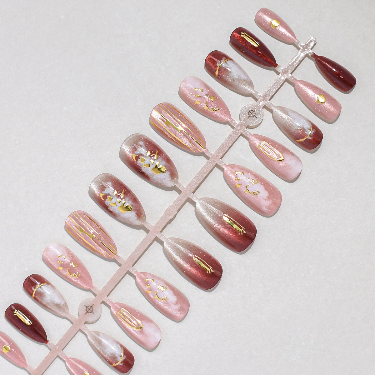 Elegantes Press-On Nagelkunst-Set Brehn