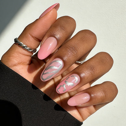 Dekorative mandelförmige Nagelkunst Brehn