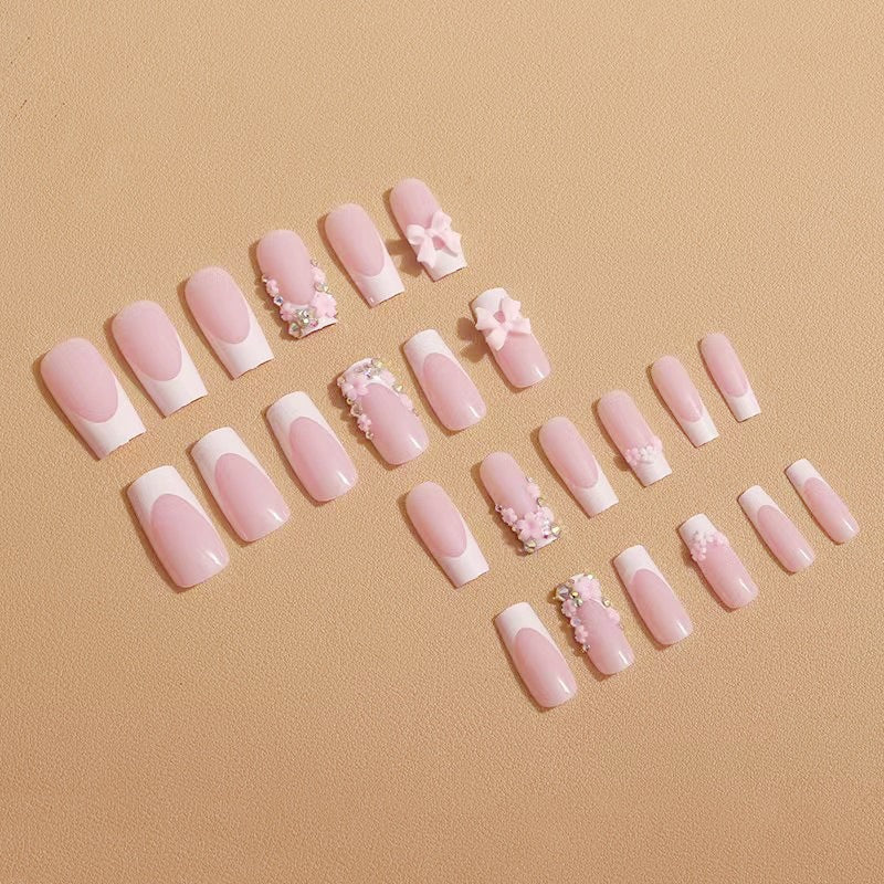 Kunstnagelset mit floralen 3D-Akzenten und Glitzerverzierungen Brehn