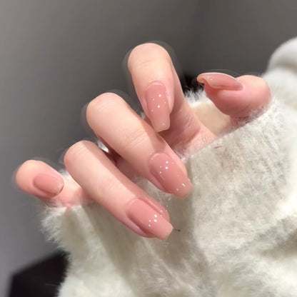 Glänzende mandelförmige Nagelverlängerungen
