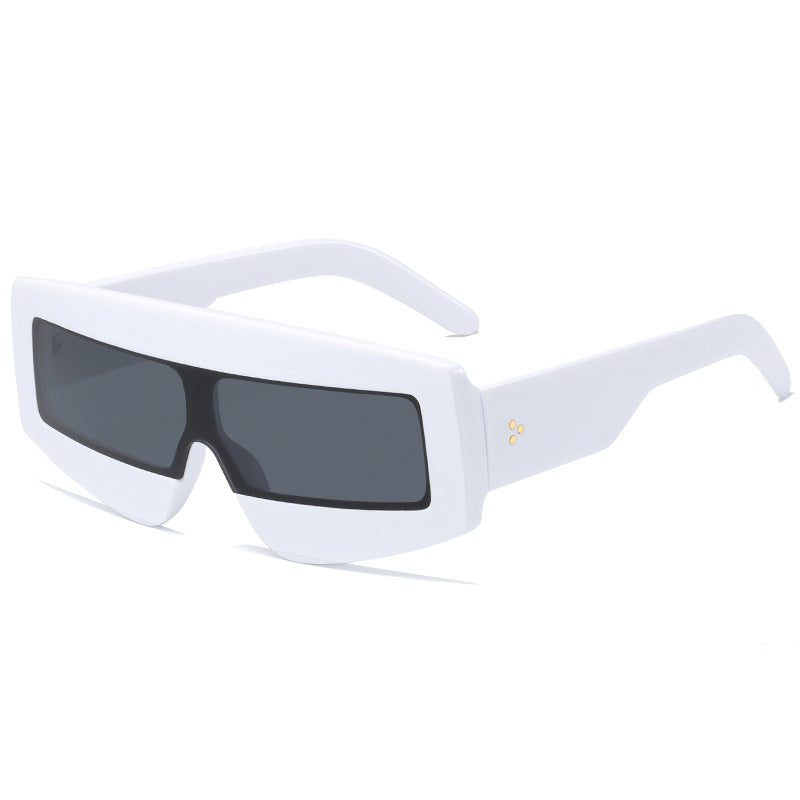 Damen futuristische Sonnenbrille im chunky Design Brehn
