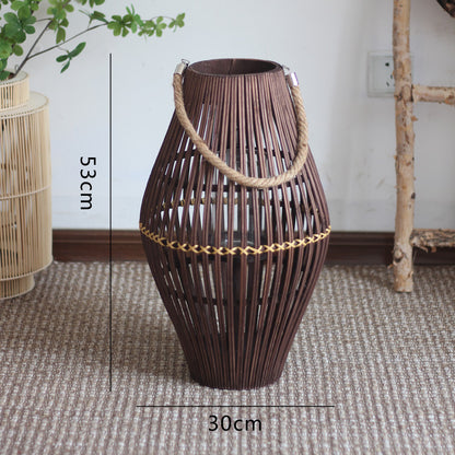 Stilvolle Laterne aus Rattan mit Holzgestell Brehn