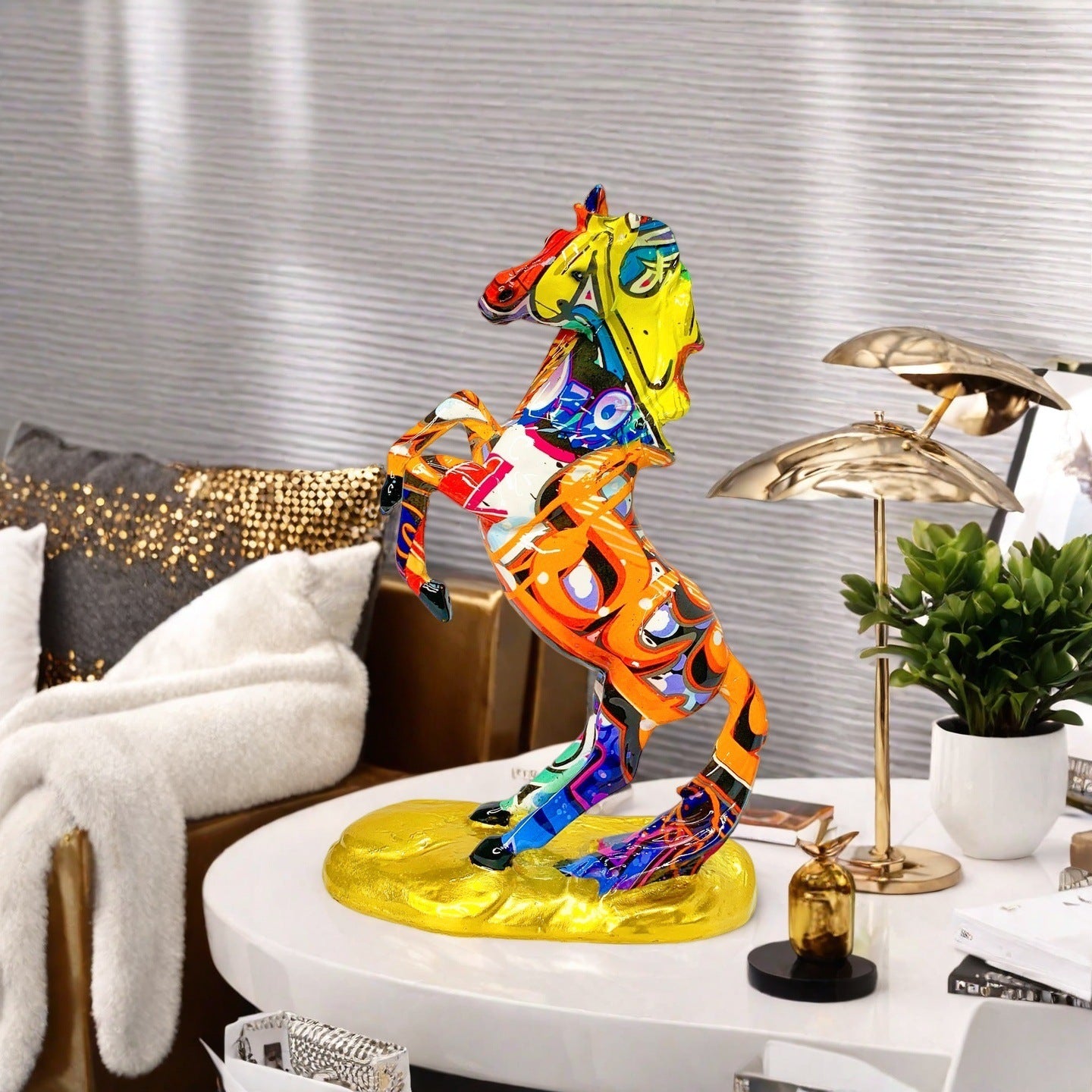 Kunstvolle Pferdefigur im modernen Design Brehn