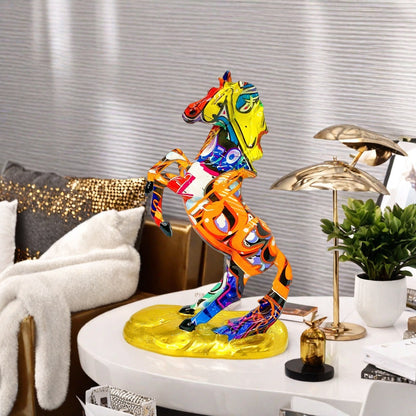 Kunstvolle Pferdefigur im modernen Design Brehn
