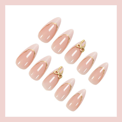 Kunstnagelset mit luxuriösen Spitzen und glamourösen Akzenten Brehn