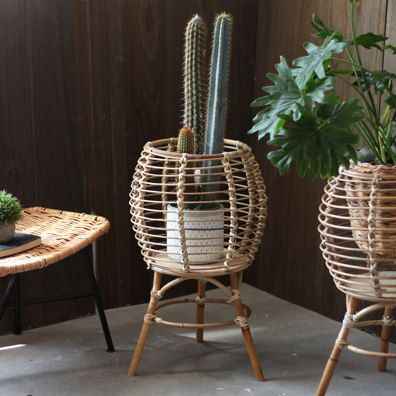 Handgefertigter Rattan-Hocker Brehn