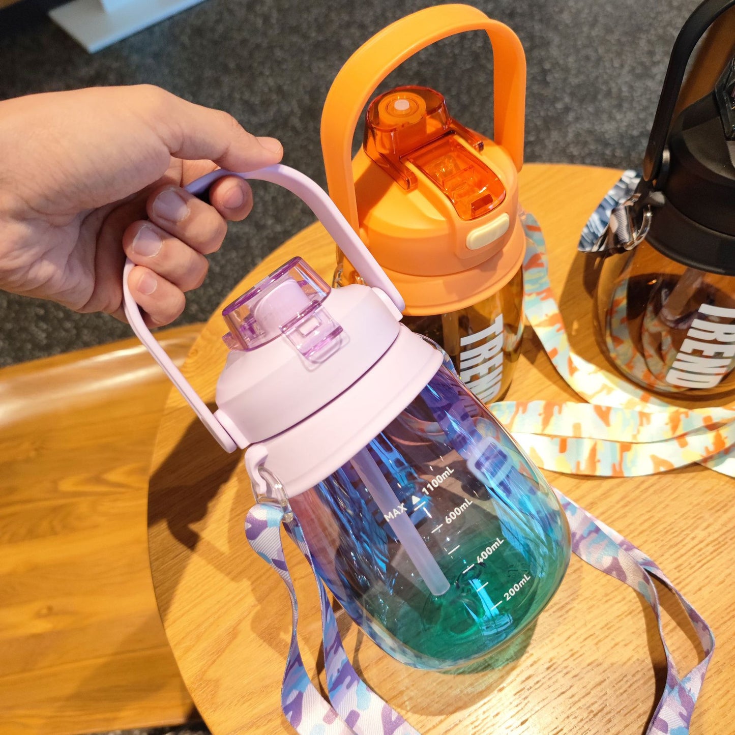 Damen multifunktionale Trinkflasche mit Sicherheitsverschluss und ergonomischem Tragegriff Brehn