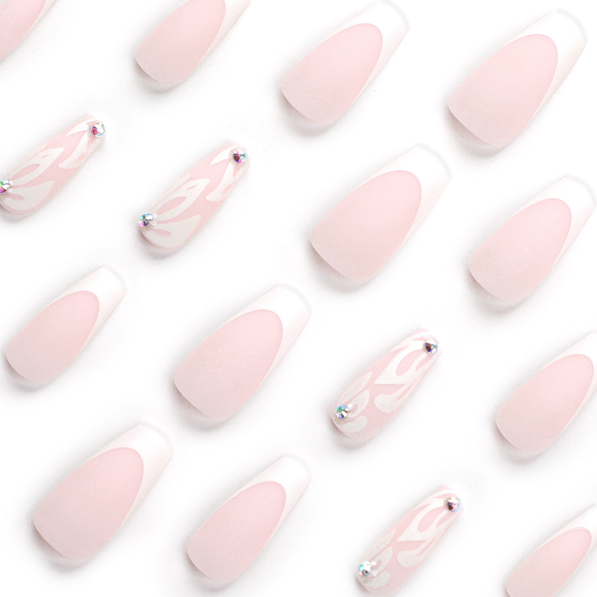 Kunstvoll gestaltete Acryl-Nägel mit elegantem Farbverlauf Brehn
