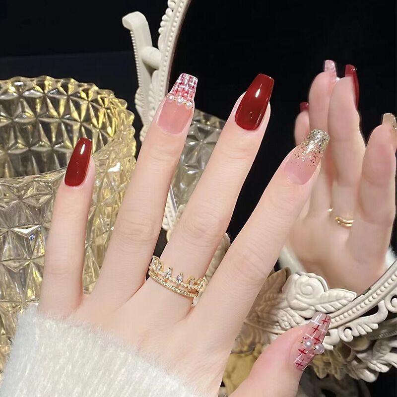 Elegante Nagelkunst mit Glanzfinish Brehn