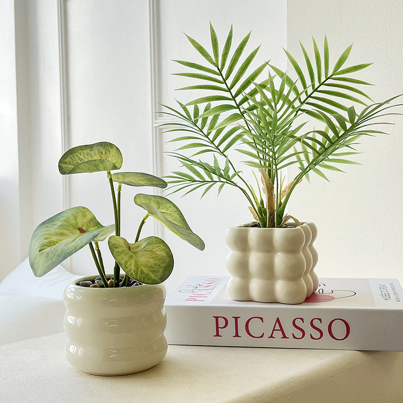 Dekorative Topfpflanze aus Kunststoff