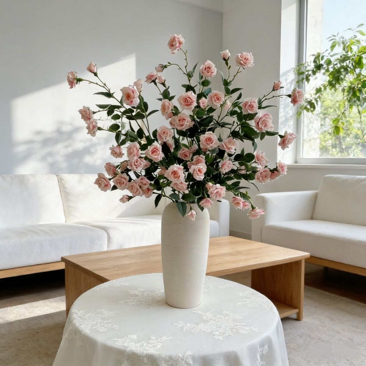 Lebensechte rosa Rosen Blumenarrangement
