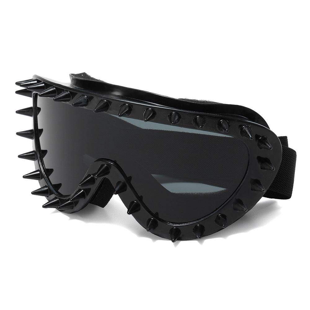 Damen stylische Schutzbrille mit markantem Spike-Design Brehn