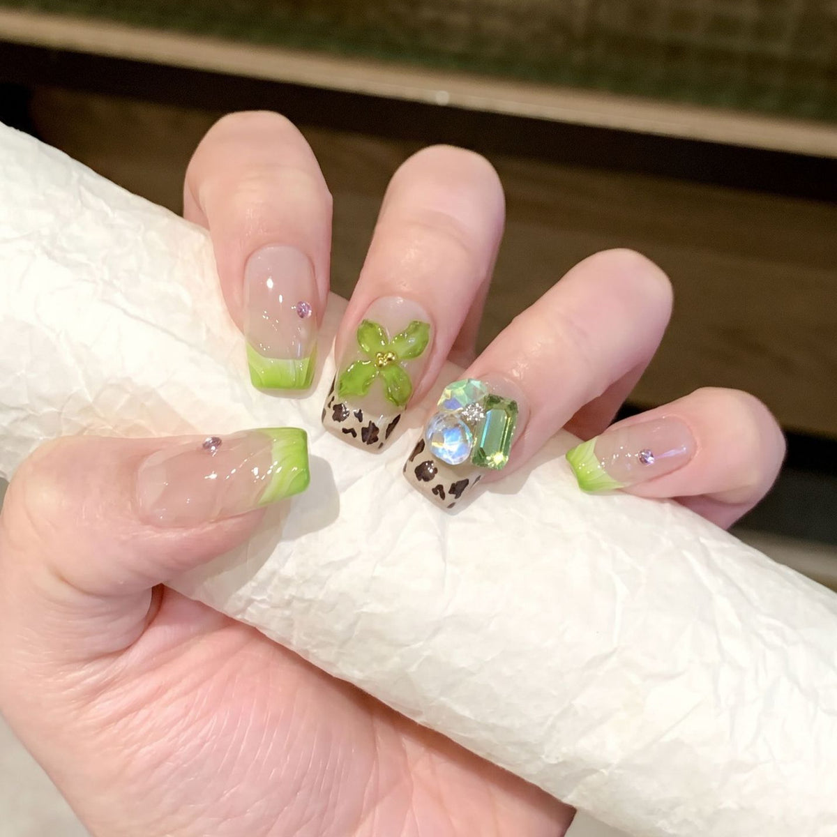 Florales Press-On Nail Set Brehn