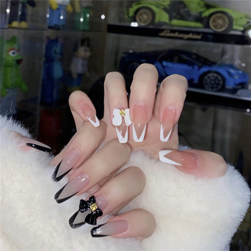 Dekoratives florales Press-On-Nagelkunst-Set Brehn