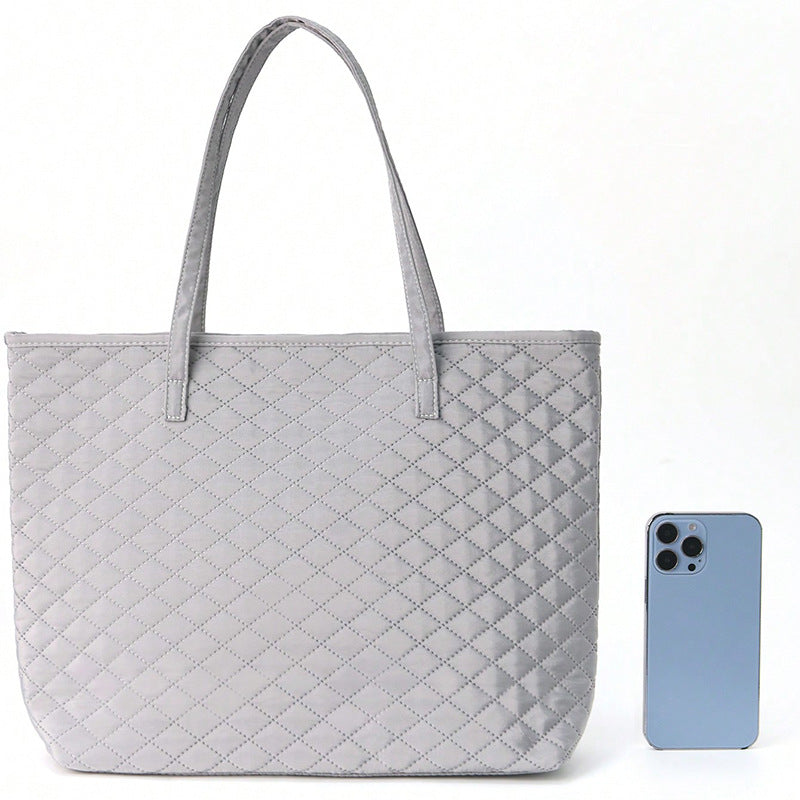Modische Handtasche Aus Strukturiertem Material Brehn
