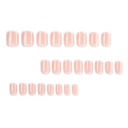 Premium Nagelkunst im eleganten French-Tip Design Brehn