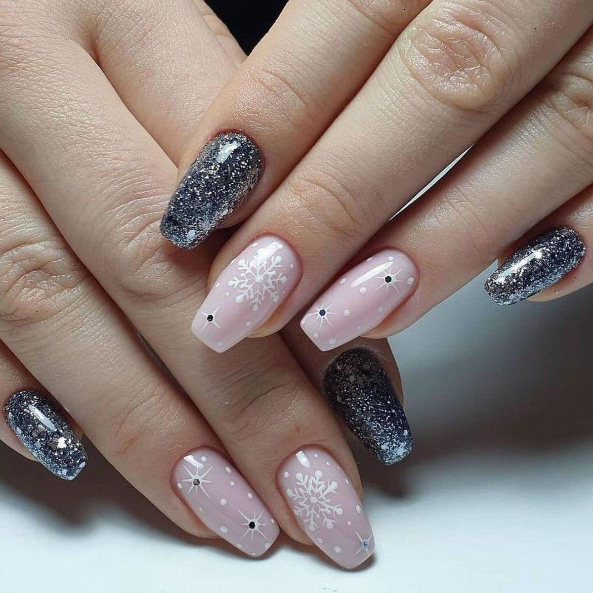Festliches Schneeflocken-Nagelkunstdesign Brehn
