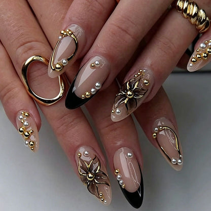Elegante Kunstnägel mit Perlen- und Goldakzenten Brehn