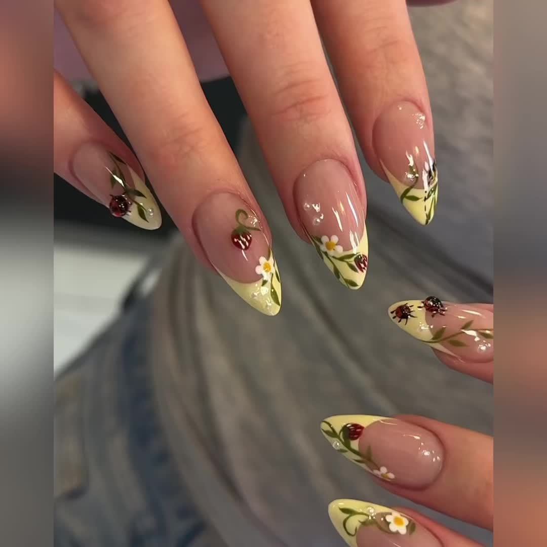 Premium Floral Design Press-On Nails Brehn