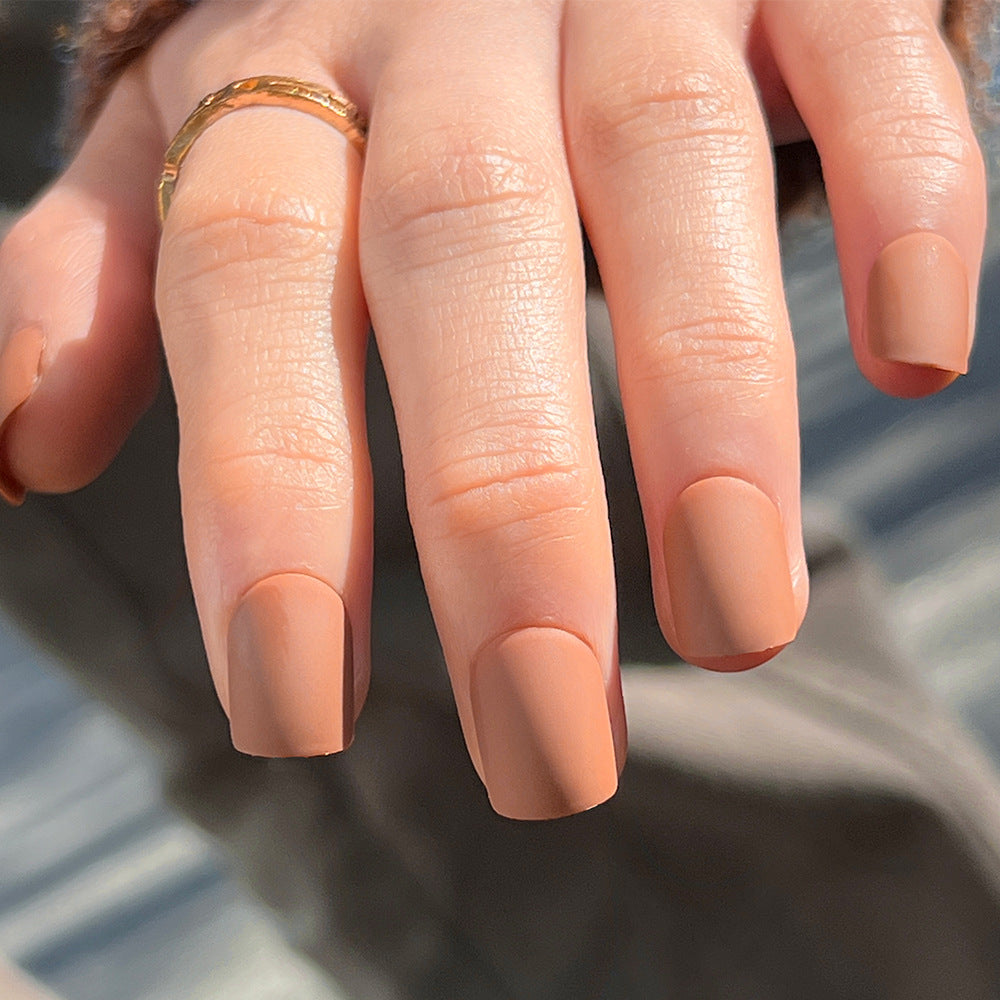 Künstliche Nagelkunst mit mattem Finish Brehn
